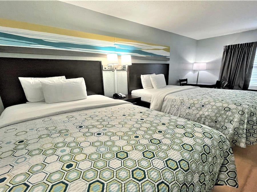 Meja, langsir/tirai gelap terus, seterika/papan seterika, Wi-fi percuma