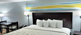 HomeTowne Studios By Red Roof Augusta