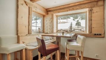 Comfort Apartment | In-room dining