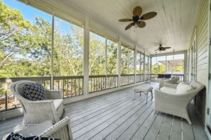 Terrace/patio - On Seaside Ave! Lovely, Designer Touches Throughout + 2 Adult Bikes, Sleeps 9 (Santa Rosa Beach)