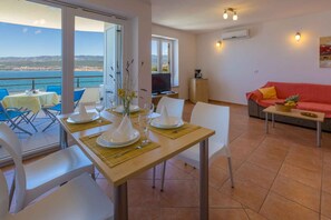 Dining - Holiday apartment mit Meerblick (Šilo)