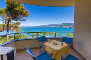 Outdoor dining - Holiday apartment mit Meerblick (Šilo)
