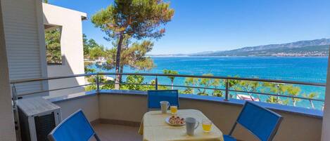 تناول الطعام بالخارج