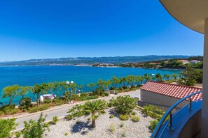 Property grounds - Holiday apartment mit Meerblick (Šilo)