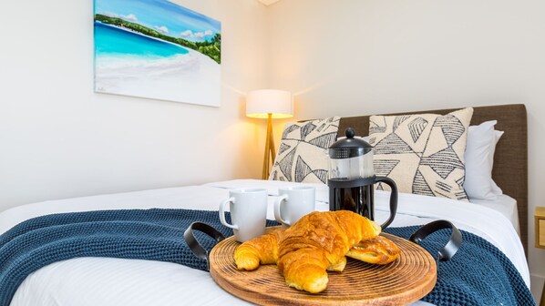 1 bedroom, iron/ironing board, internet, bed sheets - Ishtar Apartment 3- Luxury Studio (Huskisson)