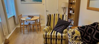 Rockpool Cottage Pet Friendly with Enclosed Garden In a Quiet Peaceful Village