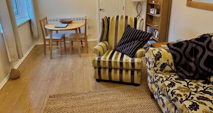 Rockpool Cottage Pet Friendly with Enclosed Garden In a Quiet Peaceful Village