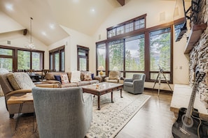 Flat-screen TV, fireplace, offices