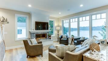 TV connectée, cheminée, médiathÚque, chaßne hi-fi