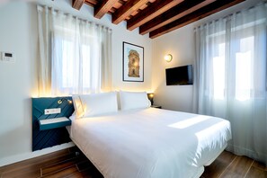 In-room safe, soundproofing, bed sheets - Tandem Torres De Cádiz Suites (Cádiz)