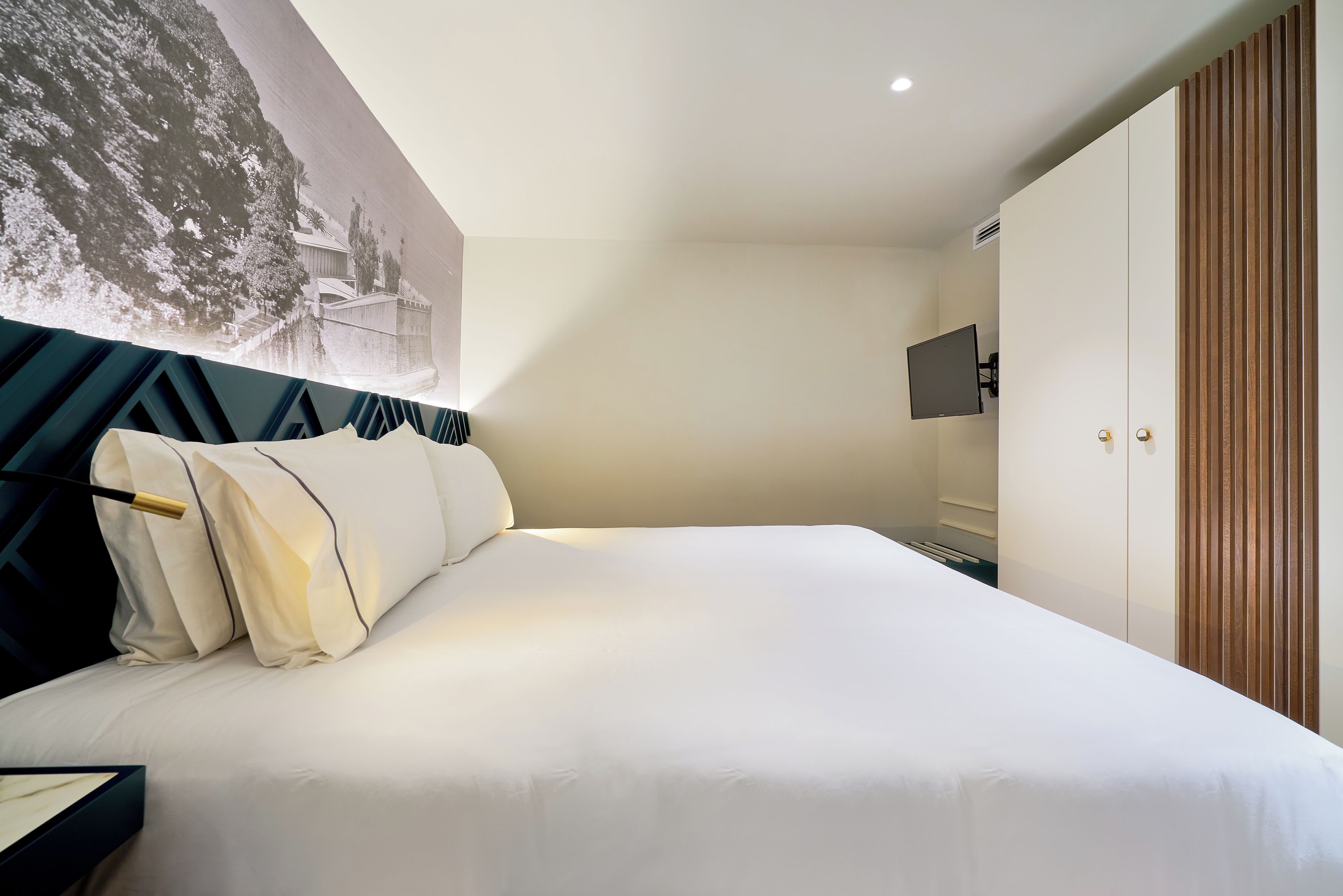 Safe på rommet, lydisolert og sengetøy