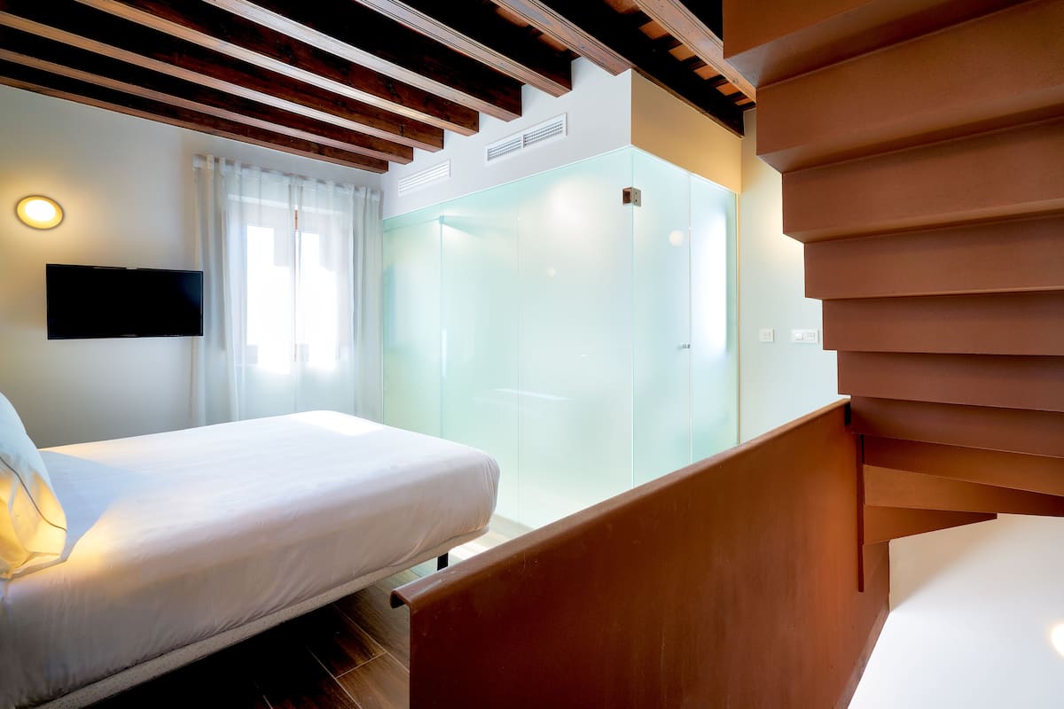 1 bedroom, in-room safe, soundproofing, bed sheets