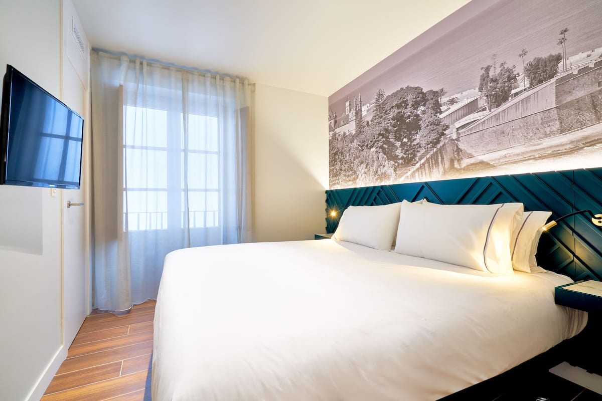 1 bedroom, in-room safe, soundproofing, bed sheets