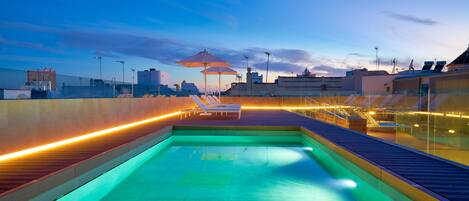 Een seizoensgebonden buitenzwembad