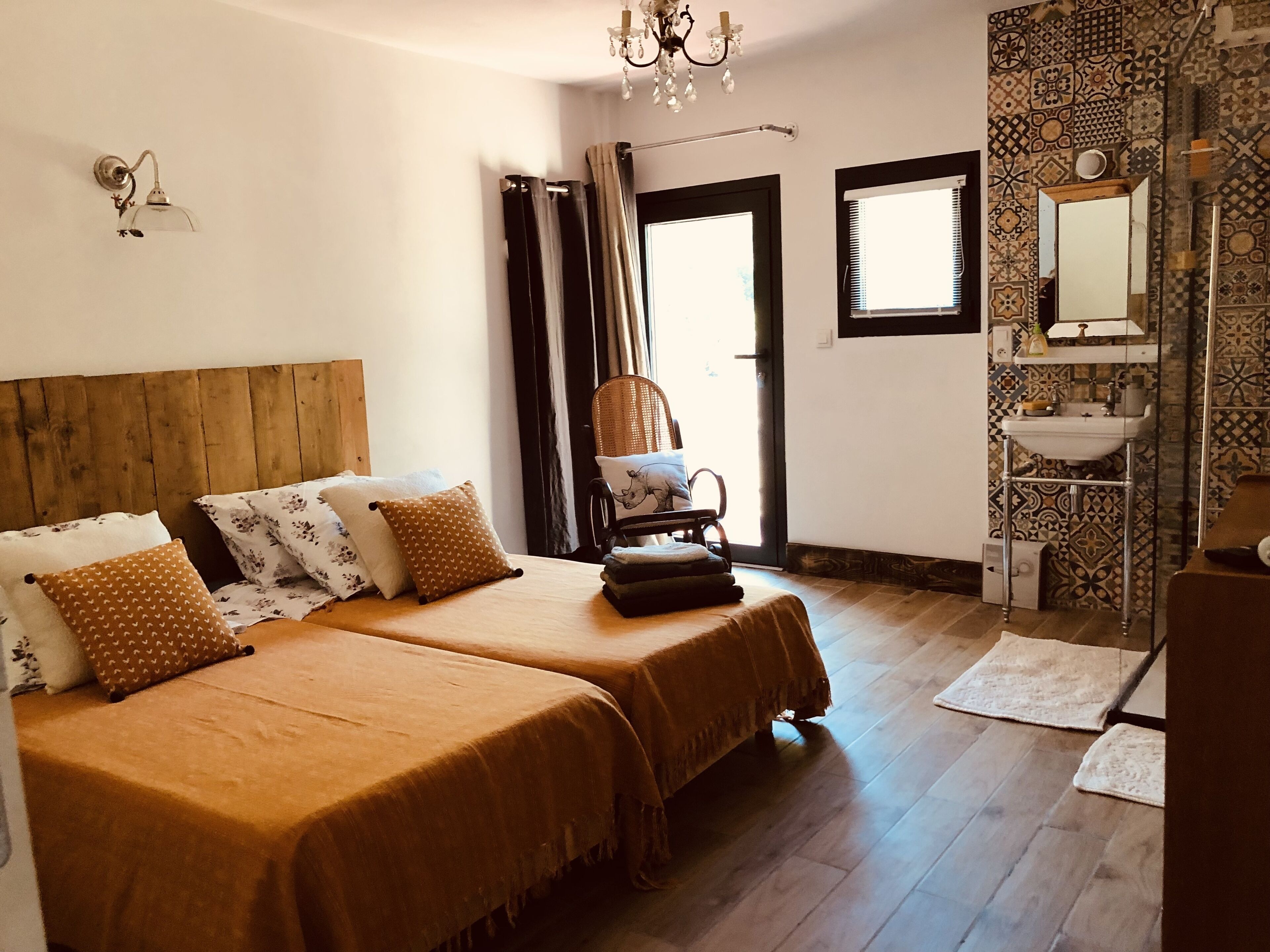 2 chambres, fer et planche à repasser, lit parapluie, Wi-Fi gratuit