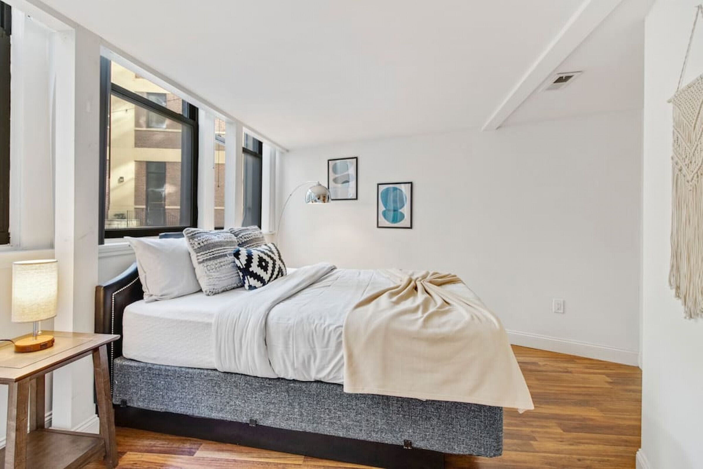 2BR/2BA Apartment w Fast Wi-Fi, Gym, Central Location, Target next door