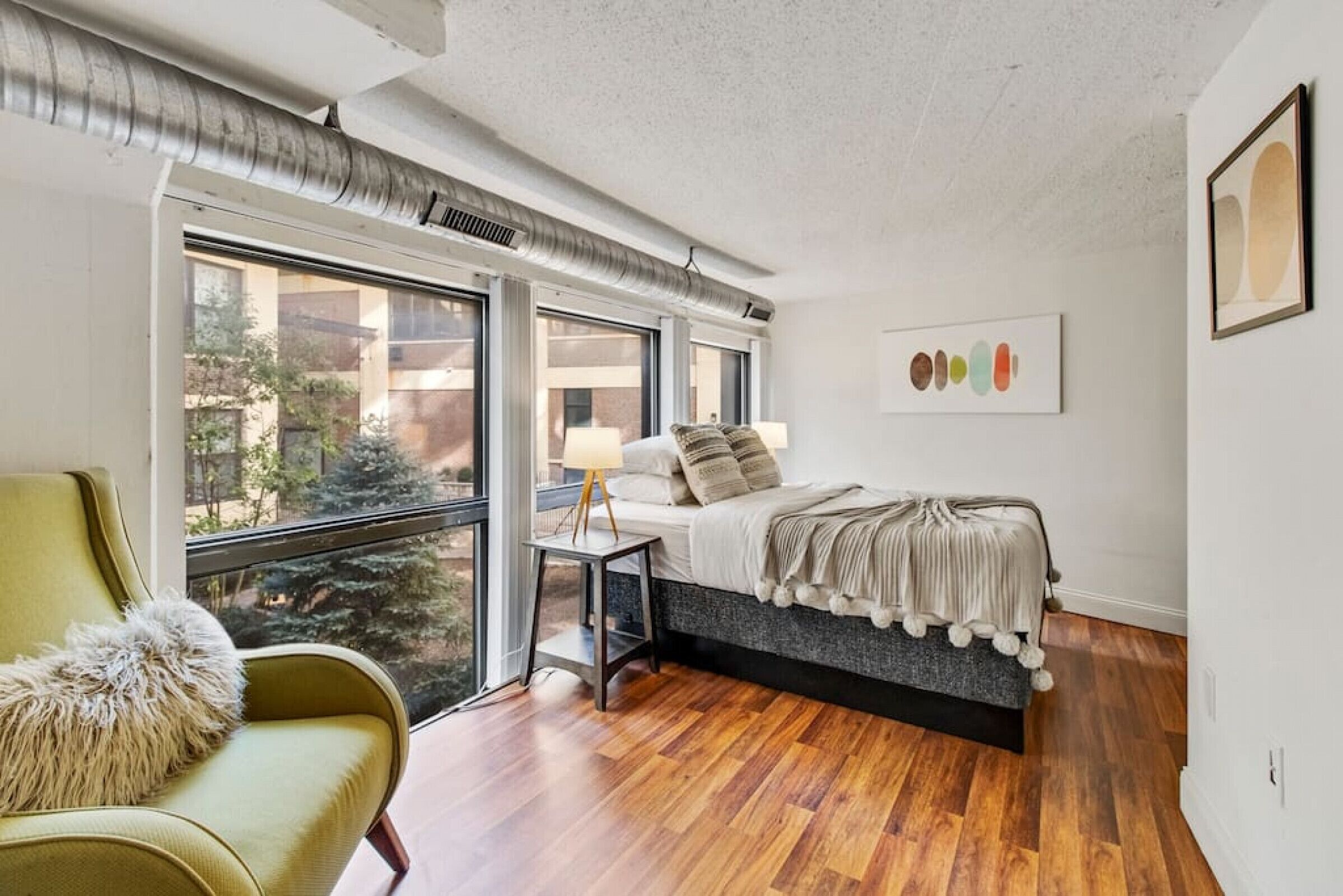 2BR/2BA Apartment w Fast Wi-Fi, Gym, Central Location, Target next door