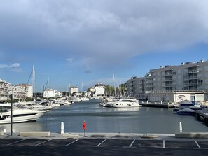 Marina - 30 m from the beach, overlooking the Marina: beautiful apartment with balcony and wifi (Platja d'Aro)