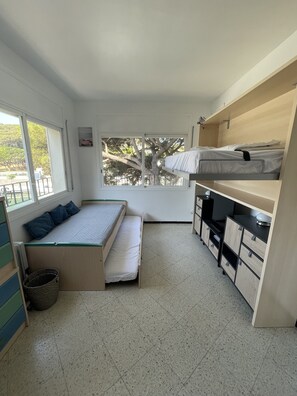 2 makuuhuonetta, silitysrauta/-lauta, Wi-Fi