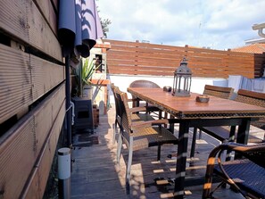 تناول الطعام بالخارج