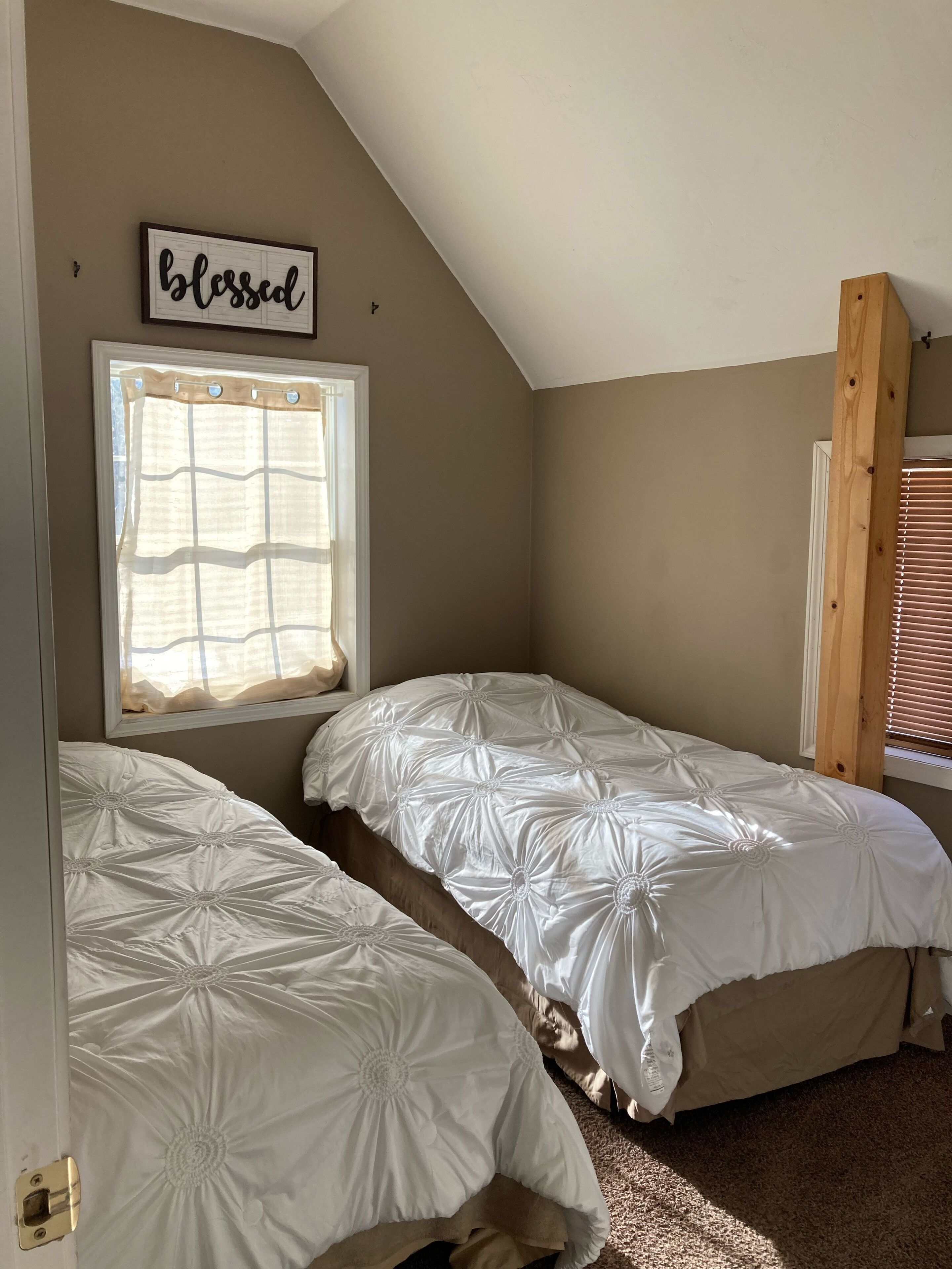 Beautiful Balsam Lake home with Jacuzzi tub close to Lake and park 