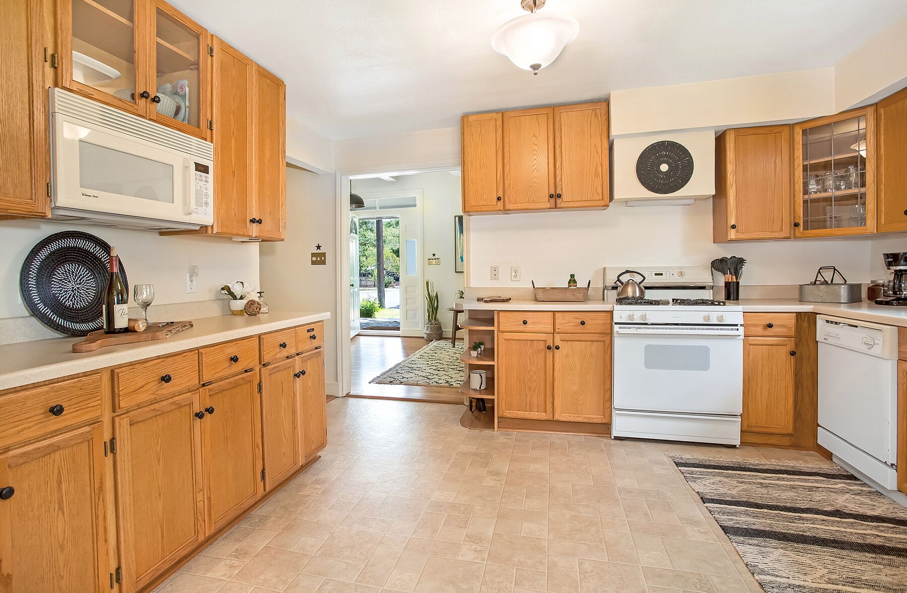 Bluebird Haus | 2 Kings, 1 Queen | In Town | No Pets