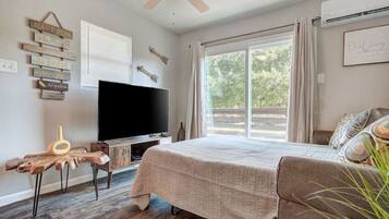 2 bedrooms, desk, iron/ironing board, WiFi