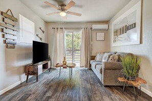 TV - Nash A · Downtown Round Rock Group Getaway (Round Rock)