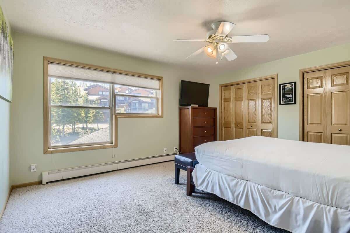Upper Level Queen Bedroom