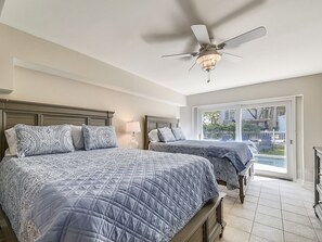 4 bedrooms, iron/ironing board, internet, bed sheets