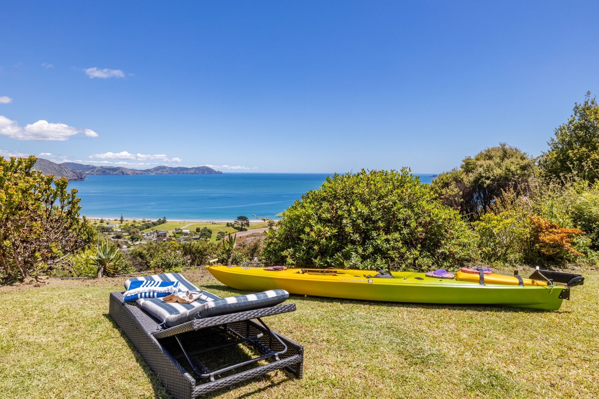 Beach nearby, sun-loungers, beach towels