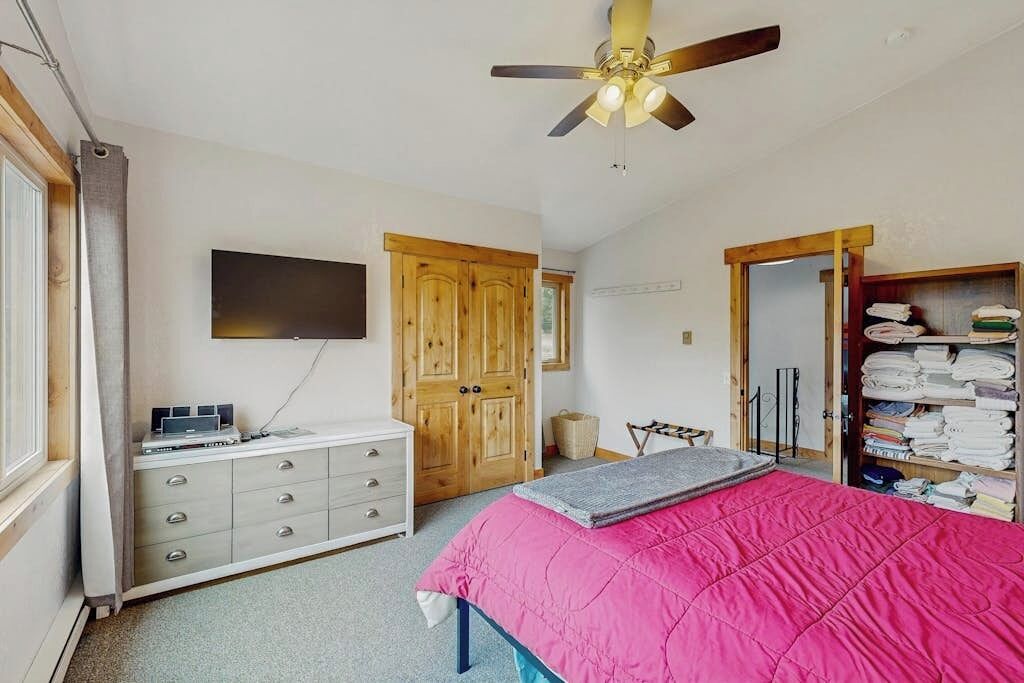 2 habitaciones, acceso a internet y ropa de cama 