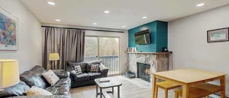TV, fireplace