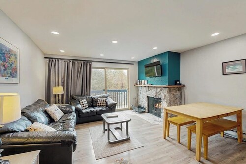 Condo with lanai, mountain view, & spiral staircase
