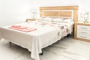 2 bedrooms, in-room safe, iron/ironing board, free WiFi