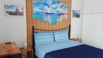 2 slaapkamers, een strijkplank/strijkijzer, gratis wifi, beddengoed