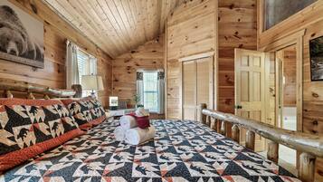 3 bedrooms, desk, iron/ironing board, free WiFi