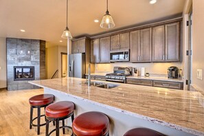 Fridge, microwave, stovetop, dishwasher - Relax Fireside: Silverthorne Home 11 Mi to Skiing! (Silverthorne)