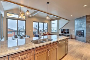 Interior - Relax Fireside: Silverthorne Home 11 Mi to Skiing! (Silverthorne)