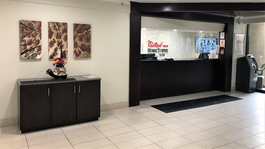 HomeTowne Studios by Red Roof Bordentown - McGuire AFB