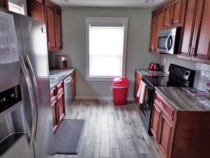 Fridge, microwave, oven, stovetop - Serene, Modern, Cottage, access to a 60 Acre Lake  (Potosi)