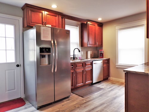 Serene, Modern, Cottage, access to a 60 Acre Lake 