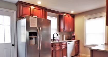 Serene, Modern, Cottage, access to a 60 Acre Lake