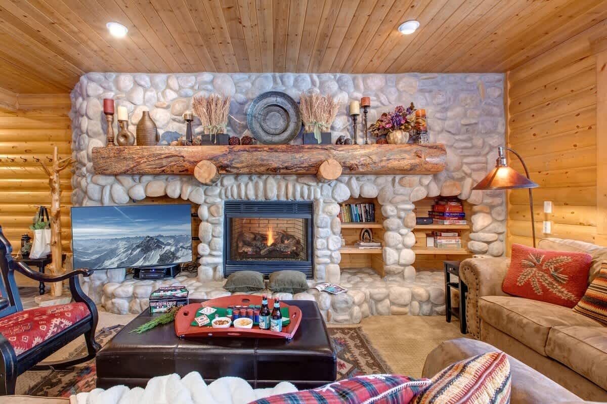 TV, fireplace, offices