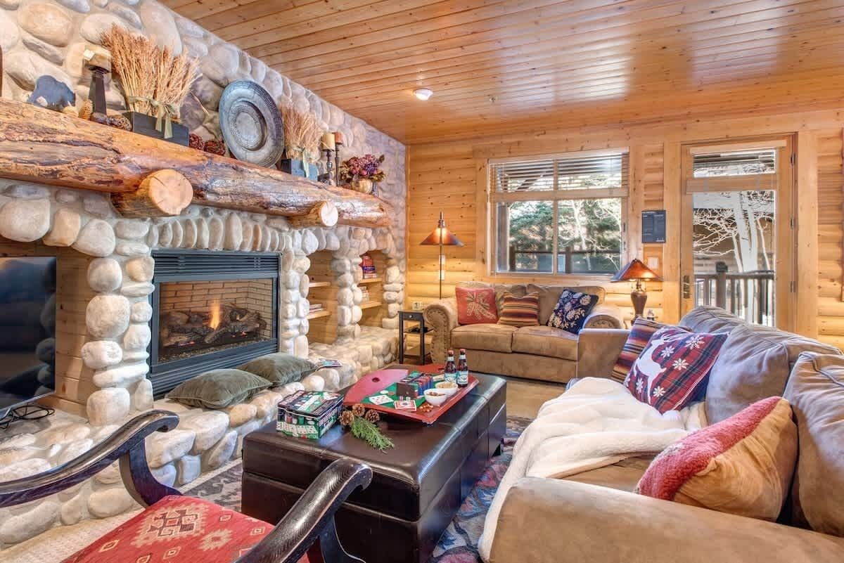 TV, fireplace, offices