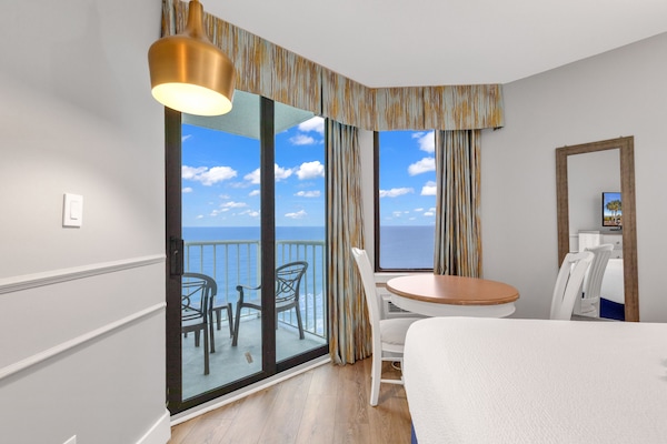 Signature Studio, Balcony, Ocean View | In-room dining