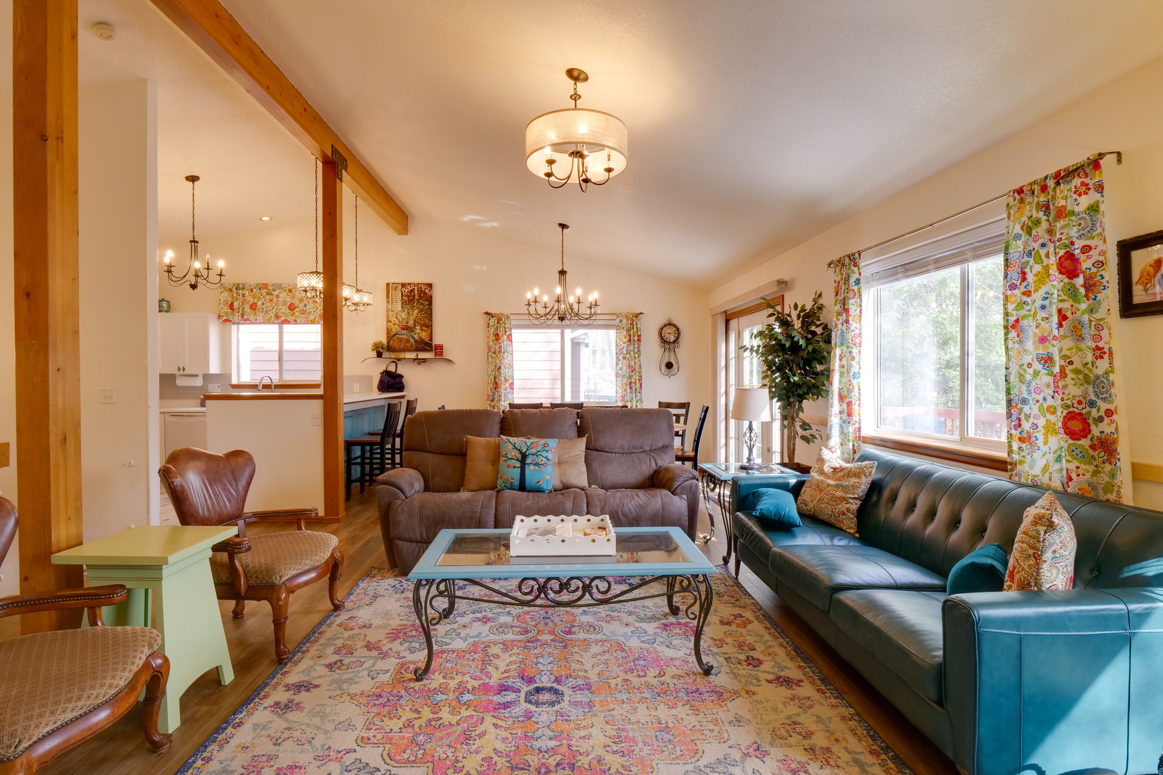 Homey Dog-Friendly Retreat w/ Deck in Dtwn Frisco!