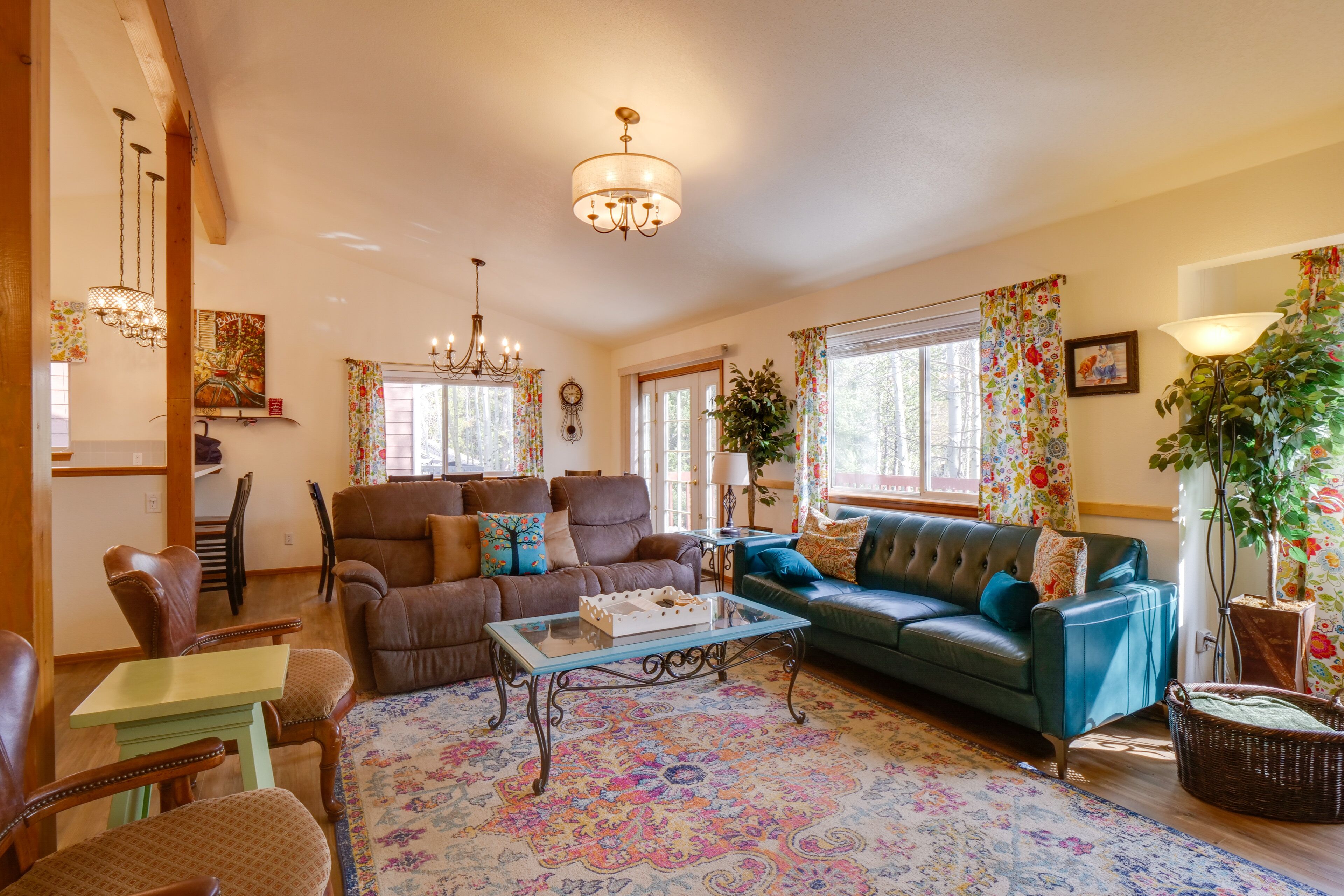 Homey Dog-Friendly Retreat w/ Deck in Dtwn Frisco!