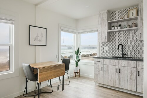 Beachfront Cottage (106)