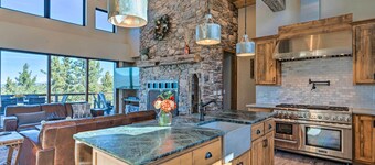 Hot Tub & Mtn Views! Luxury Angel Fire Getaway